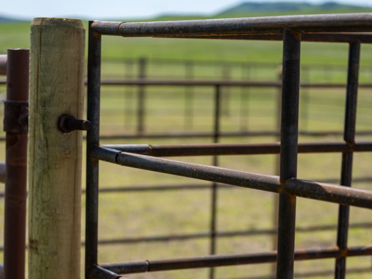 Assembled 90-degree Ranchcore panel corner on a steel post